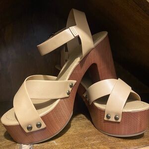 New! Tan heels